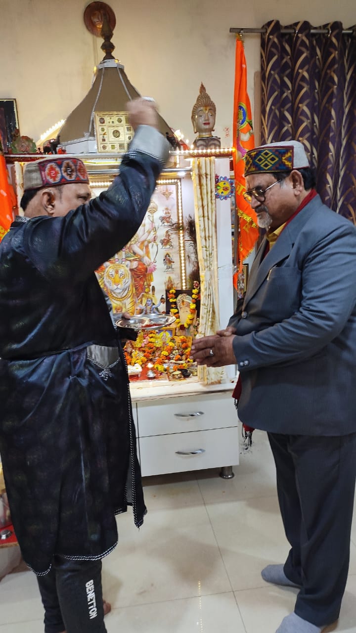 विश्व हिन्दू परिषद के राष्ट्रीय उपाध्यक्ष (गौ रक्षा विभाग) मा. अवधेश गुप्ता जी से आत्मीय मुलाक़ात हुई। -Shri suni kumar gupta lucknow meets VHP President Avdesh gupta - gau rakhsa wing